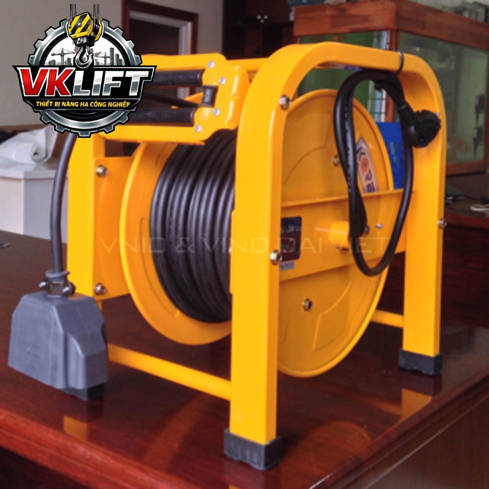 ALM-350B Rulo cáp điện 2.5sq x 3c, 50m, 15A(Kiểu tay quay)